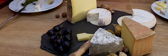 Plateau de fromage avec la Tomme de Savoie
